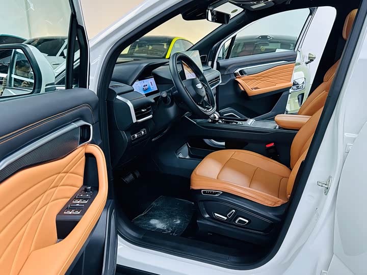 Фото 4 - Geely Okavango L