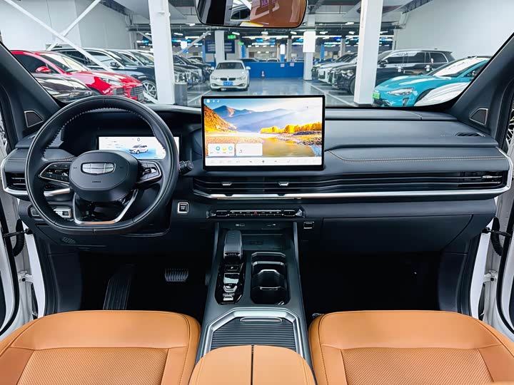 Фото 6 - Geely Okavango L