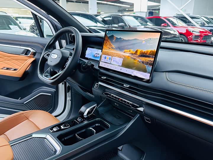 Фото 7 - Geely Okavango L