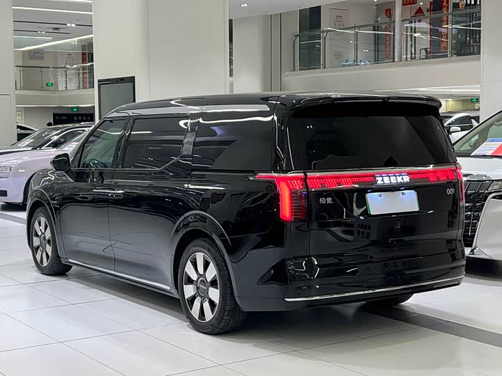 Фото 3 - Zeekr 009