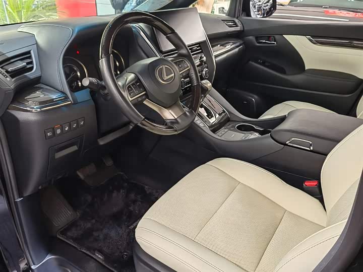 Фото 7 - Lexus LM