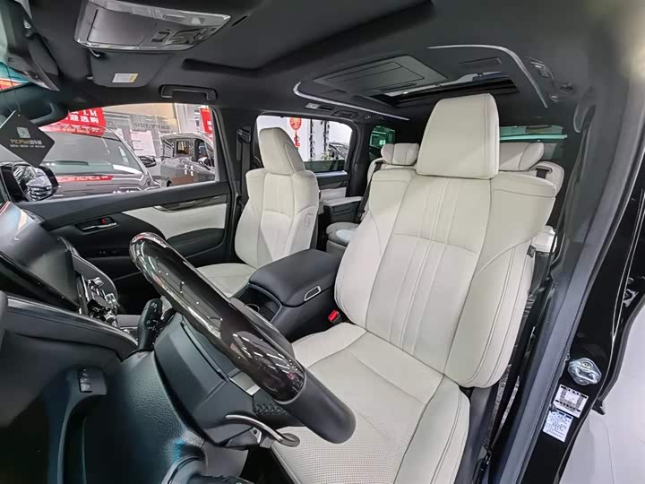 Фото 8 - Lexus LM