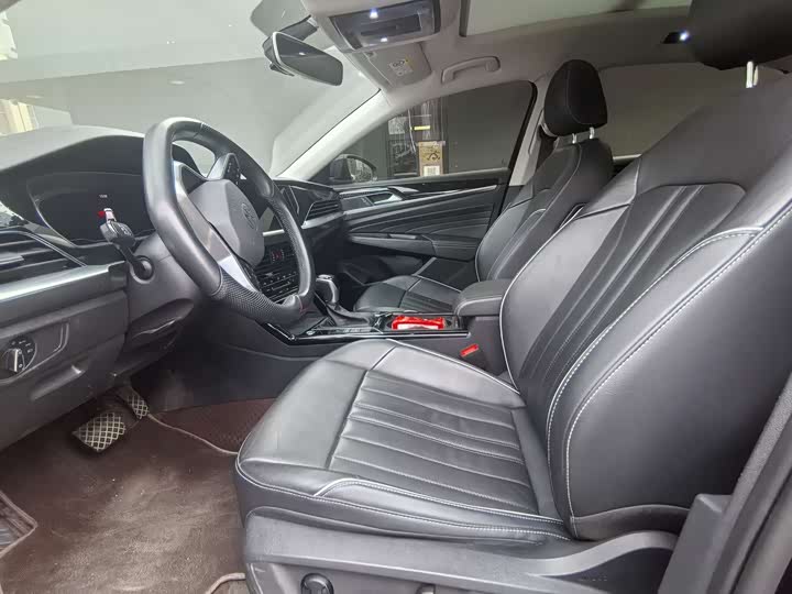 Фото 4 - Volkswagen Passat Hybrid