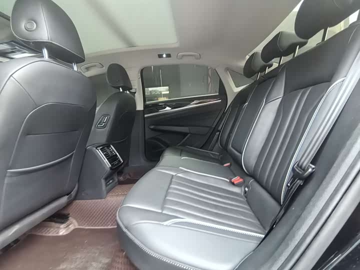 Фото 5 - Volkswagen Passat Hybrid