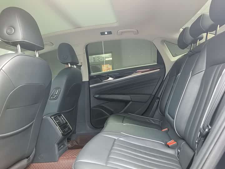 Фото 6 - Volkswagen Passat Hybrid