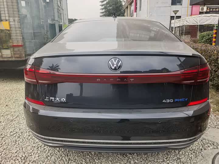 Фото 7 - Volkswagen Passat Hybrid