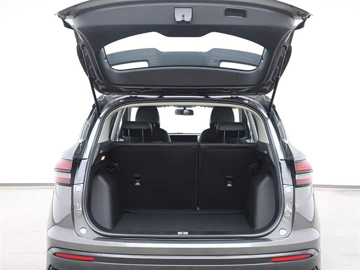 Фото 8 - Geely Coolray