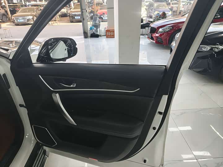 Фото 4 - Honda UR-V