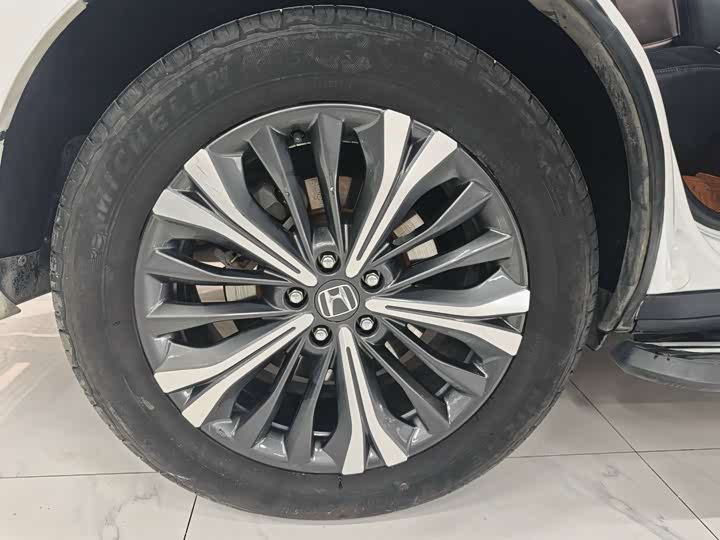 Фото 7 - Honda UR-V