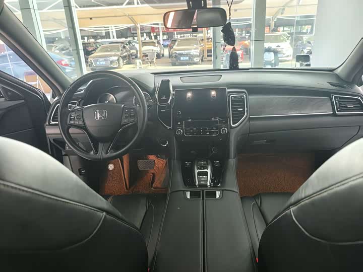 Фото 8 - Honda UR-V