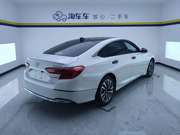 Фото 3 - Honda Inspire