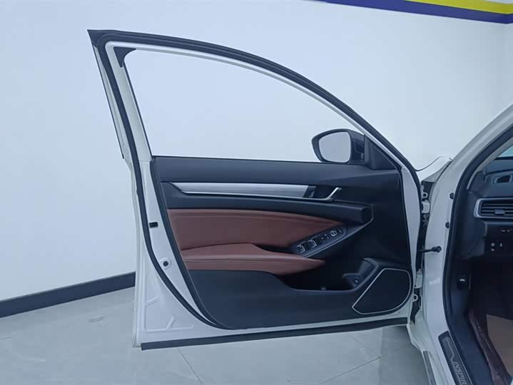 Фото 7 - Honda Inspire