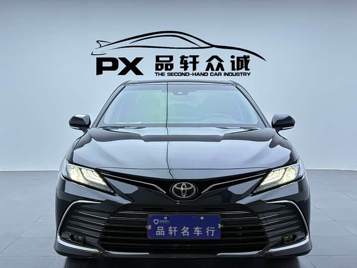 Фото 2 - Toyota Camry