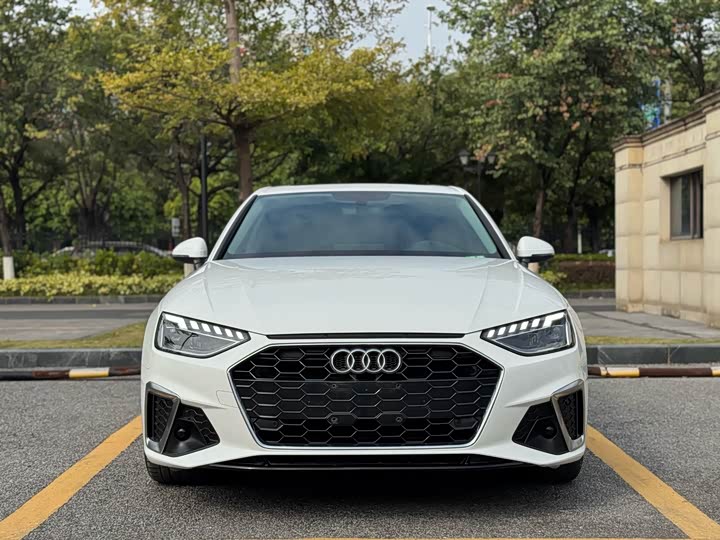 Фото 1 - Audi A4L