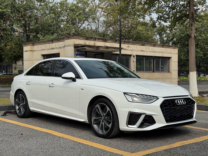 Фото 3 - Audi A4L