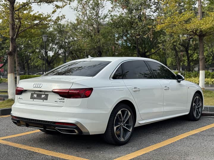 Фото 4 - Audi A4L