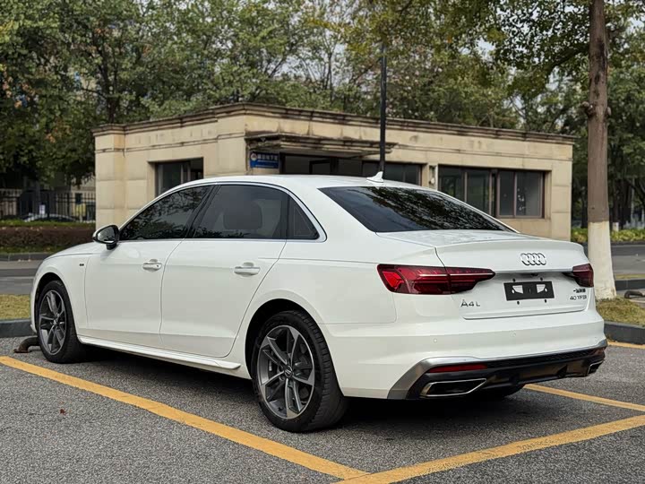 Фото 6 - Audi A4L