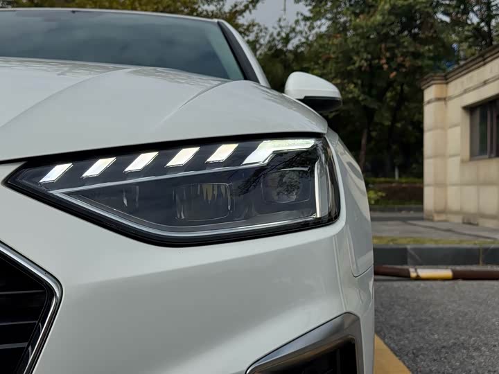 Фото 8 - Audi A4L