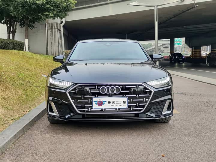 Фото 2 - Audi A7L