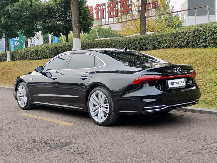 Фото 4 - Audi A7L