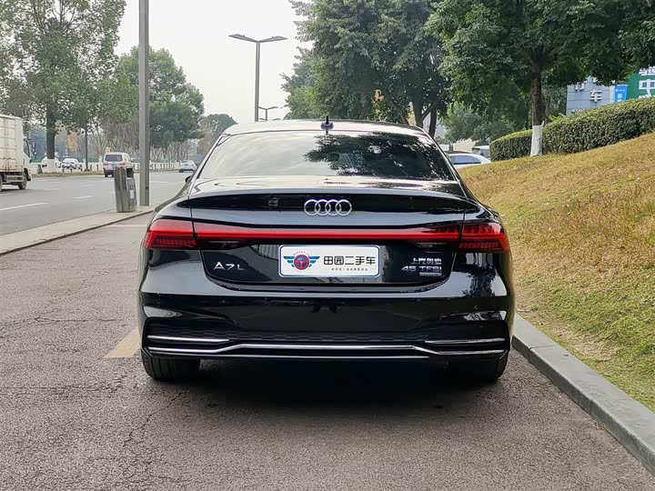 Фото 5 - Audi A7L