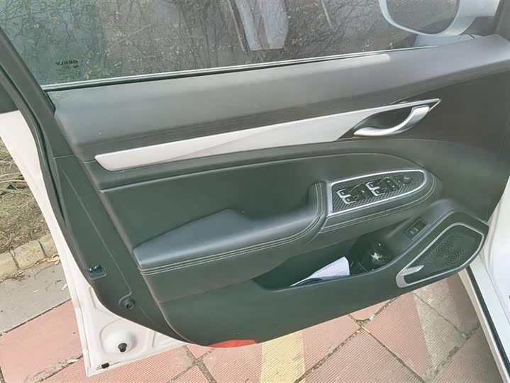 Фото 7 - Geely Emgrand GT Hybrid