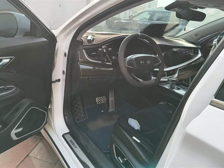 Фото 9 - Geely Emgrand GT Hybrid