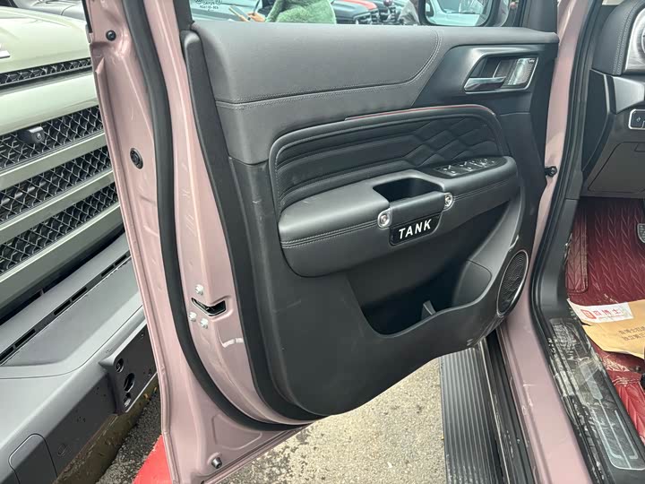 Фото 7 - Tank 300