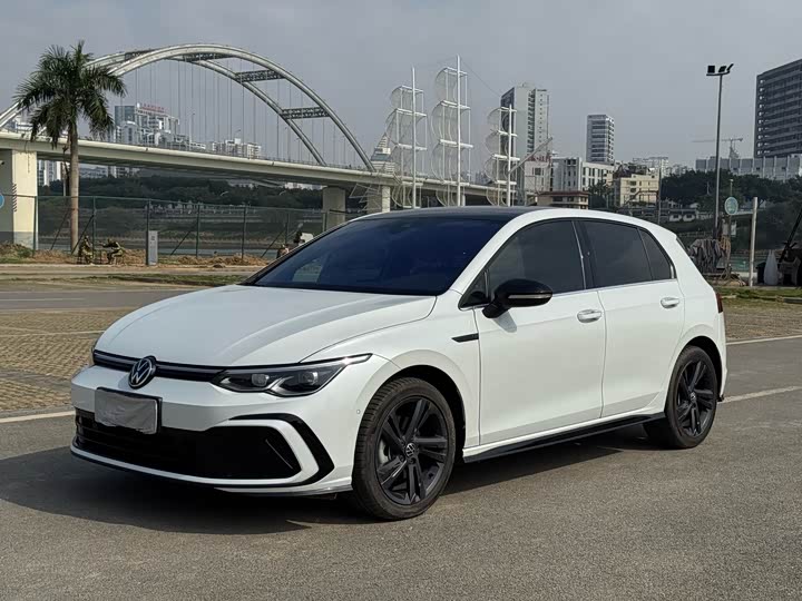 Фото 1 - Volkswagen Golf