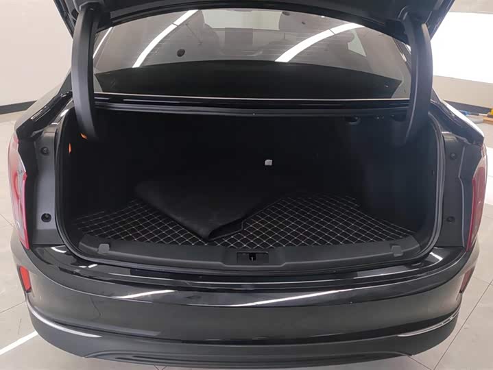 Фото 4 - Hongqi E-QM5