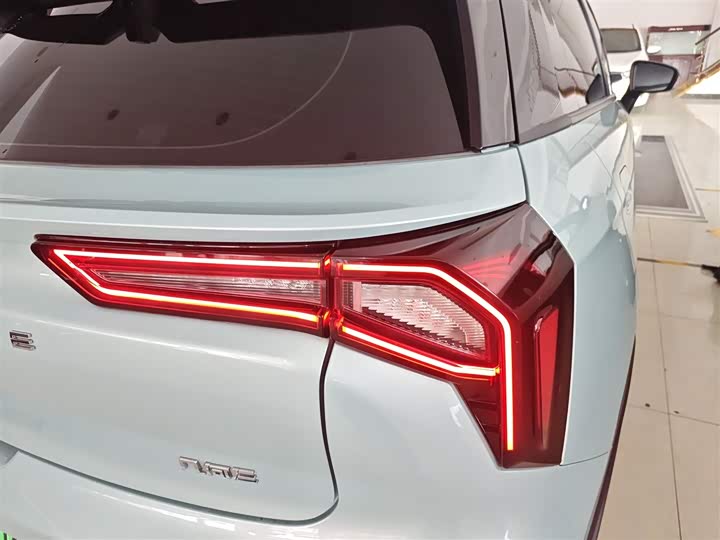 Фото 8 - Geely Geometry E Firefly