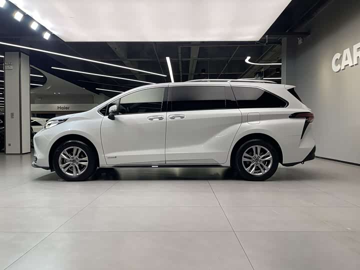Фото 4 - Toyota Sienna