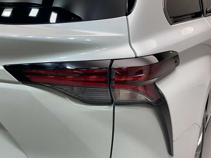 Фото 7 - Toyota Sienna