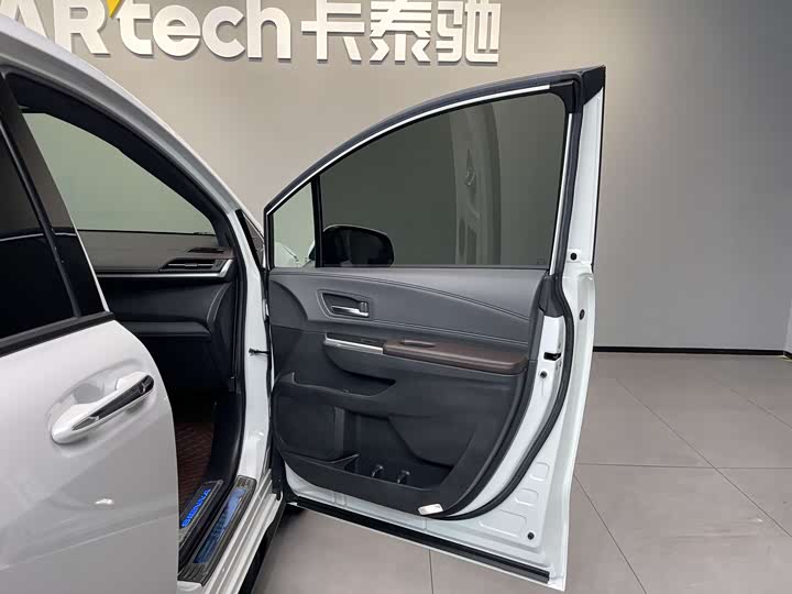 Фото 9 - Toyota Sienna