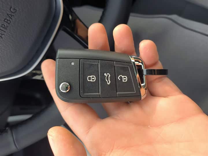 Фото 9 - Volkswagen T-Roc