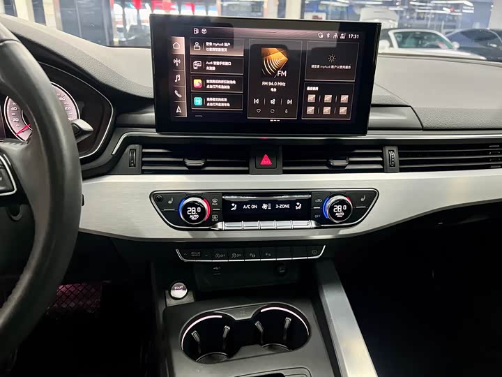 Фото 8 - Audi A4L