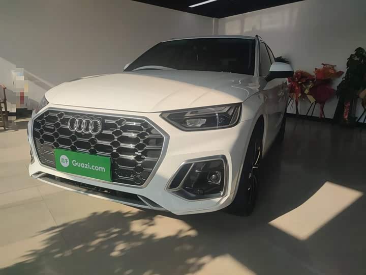 Фото 1 - Audi Q5L