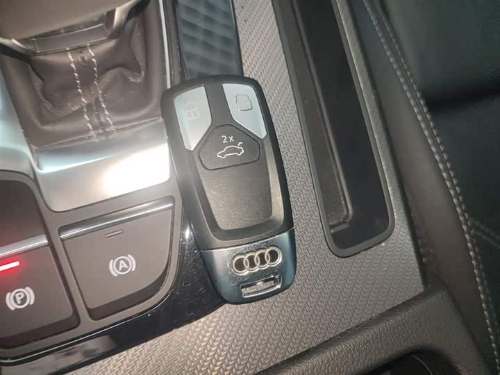 Фото 9 - Audi Q5L