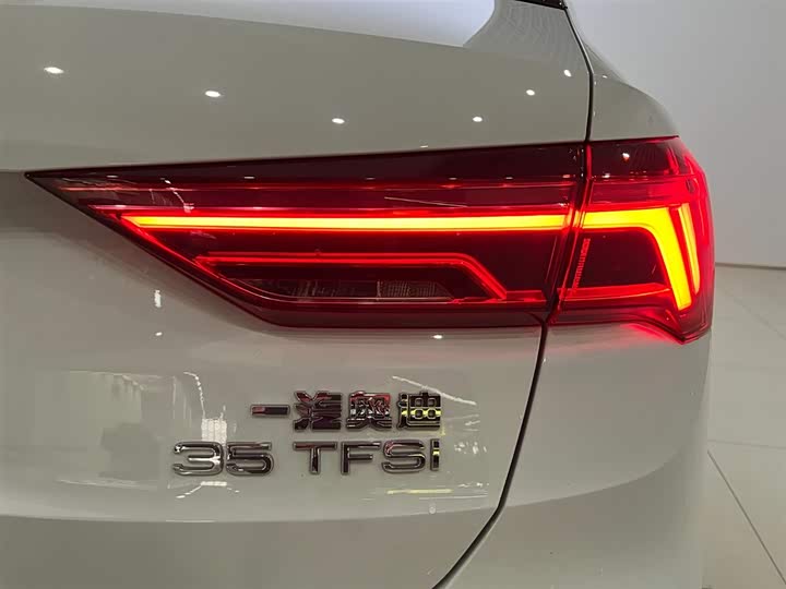 Фото 7 - Audi Q3