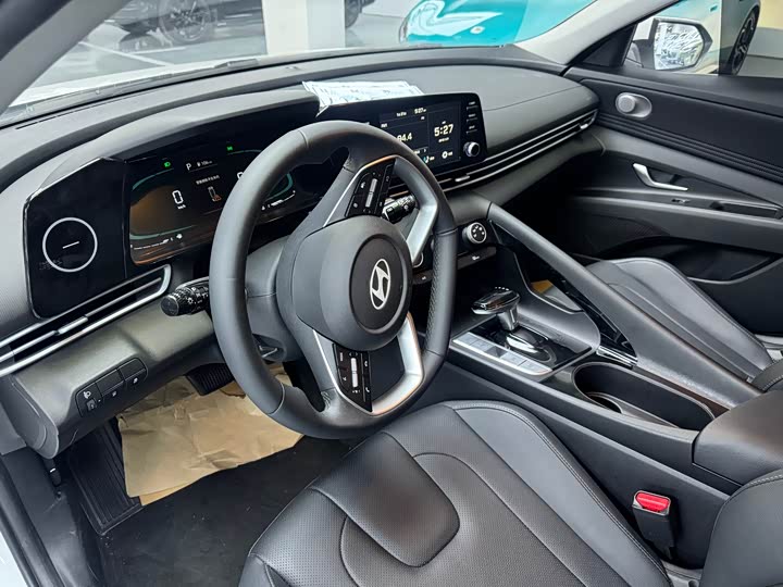 Фото 4 - Hyundai Elantra N line