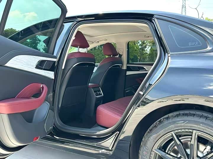 Фото 5 - Hongqi H5