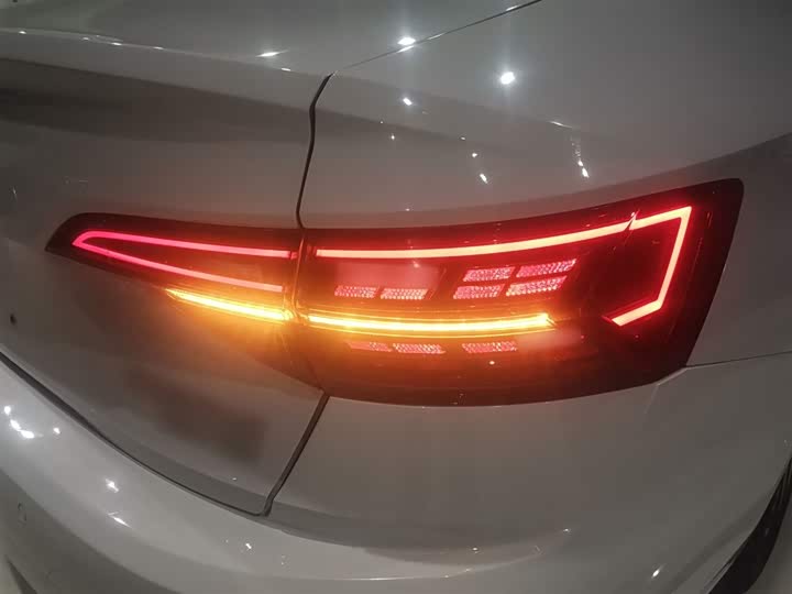 Фото 8 - Volkswagen Sagitar L