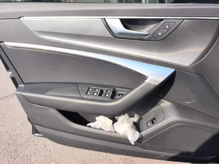 Фото 7 - Audi A6L