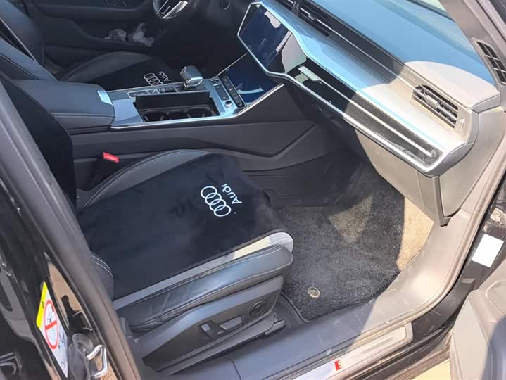 Фото 8 - Audi A6L