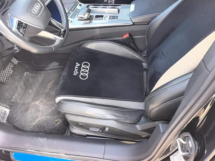 Фото 9 - Audi A6L