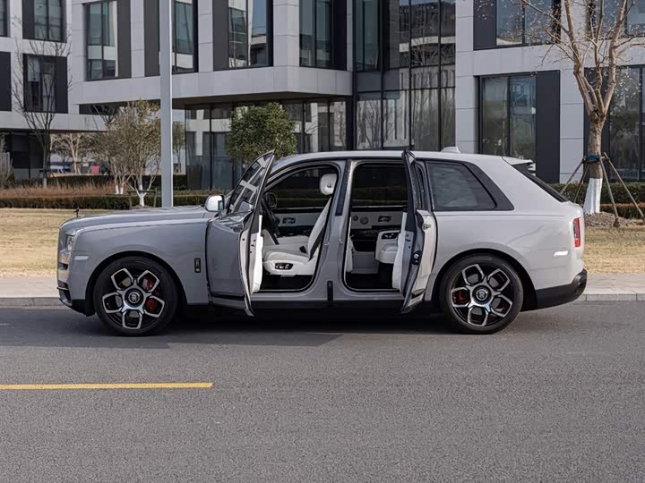 Фото 8 - Rolls-Royce Cullinan