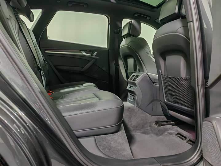 Фото 6 - Audi Q5L