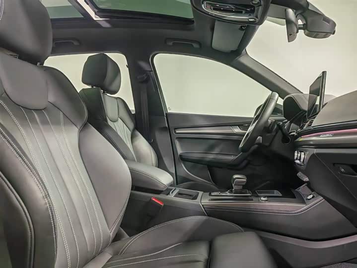 Фото 8 - Audi Q5L