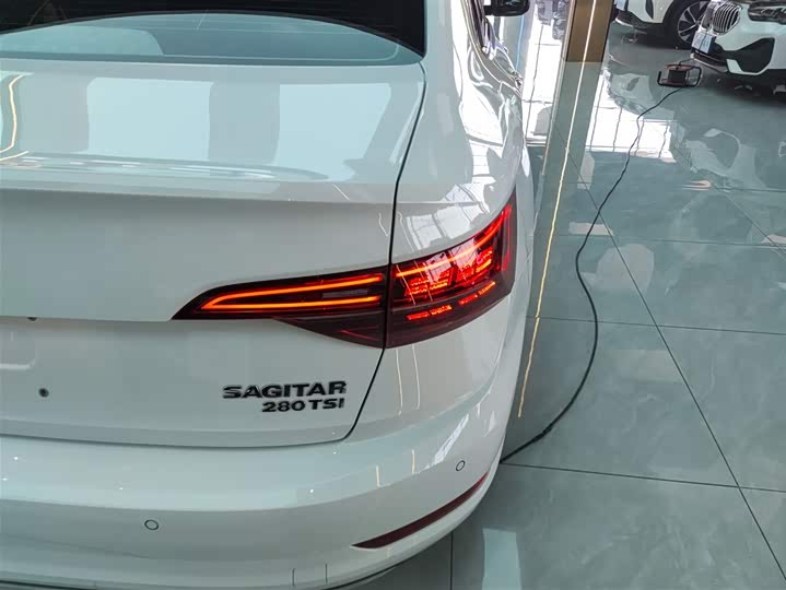 Фото 8 - Volkswagen Sagitar L