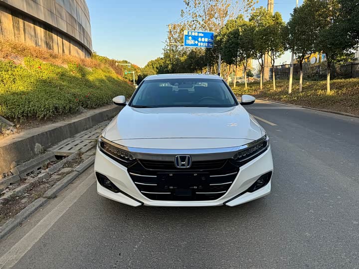 Фото 2 - Honda Accord